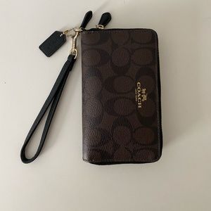 Coach wristlet wallet